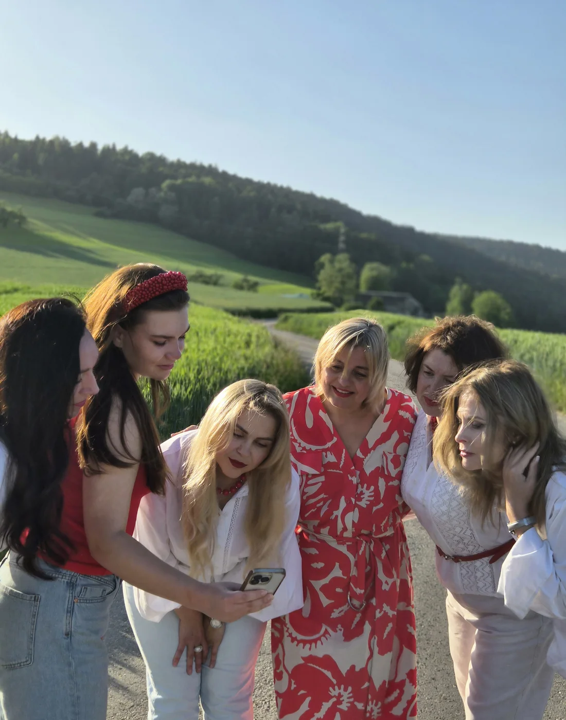 Mitglieder der Gemeinschaft im Feld bei Nagold